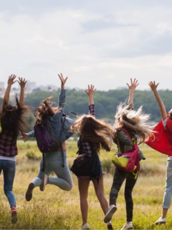 5 ways to stay in touch with old friends.