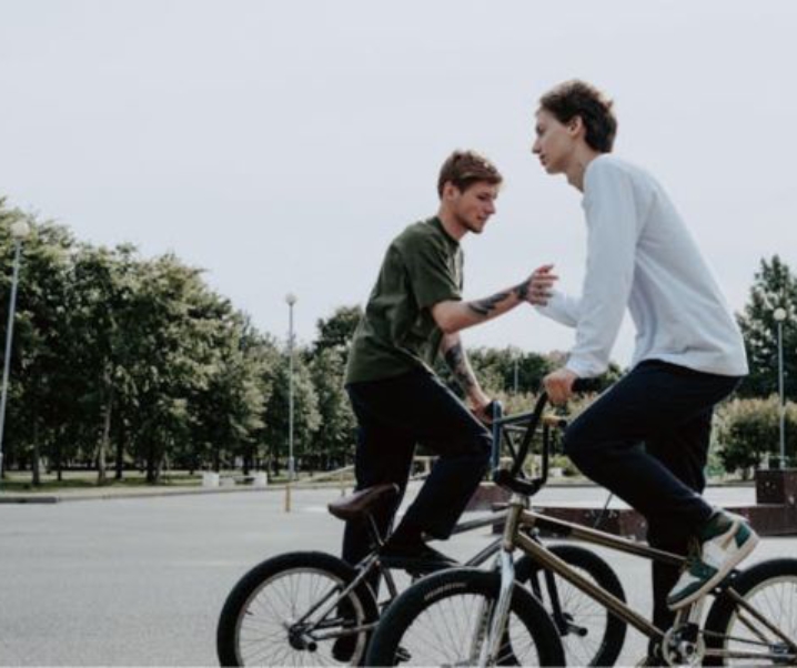 Bridging the Miles: Tips to Strengthen Long-Distance Friendships